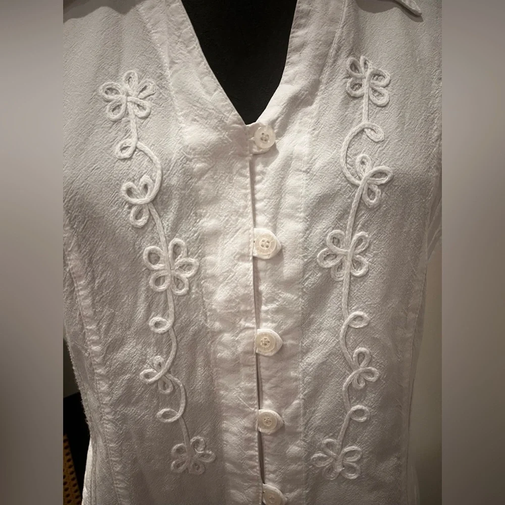 Scully White Floral Embroidered Blouse - Picture 13 of 15